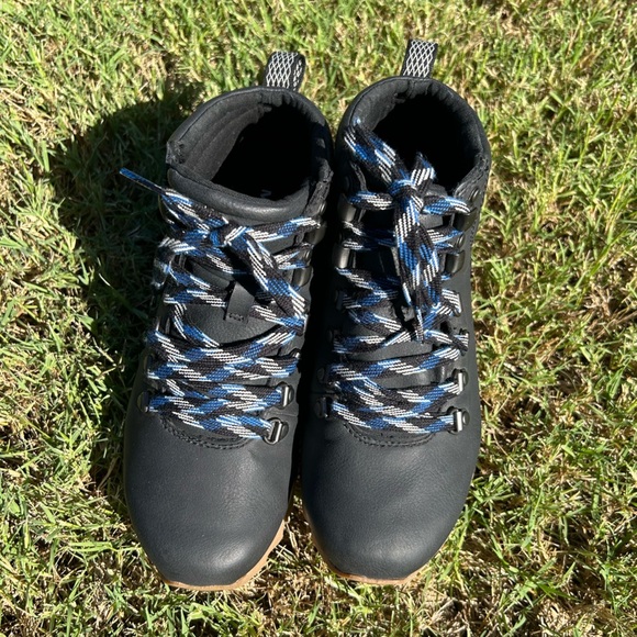 Merrell women’s Alpine hiking ankle black women’s boots Sz-6.5. A - Picture 12 of 13